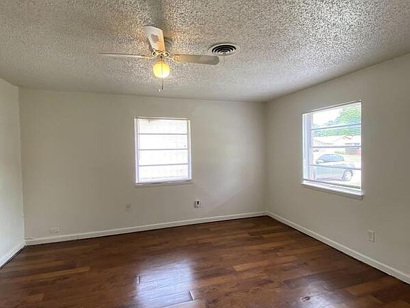 3rd image of 301 Carolyn Dr