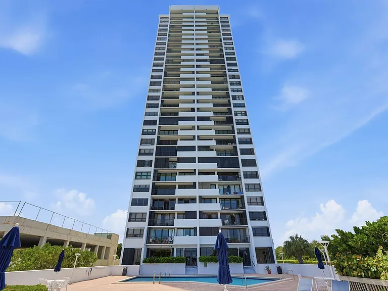 5600 N Flagler Dr #1110 — Photo 25