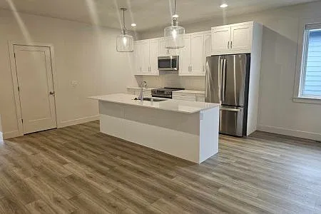 3 bed, 2.0 bath, $2,500 — Photo 3