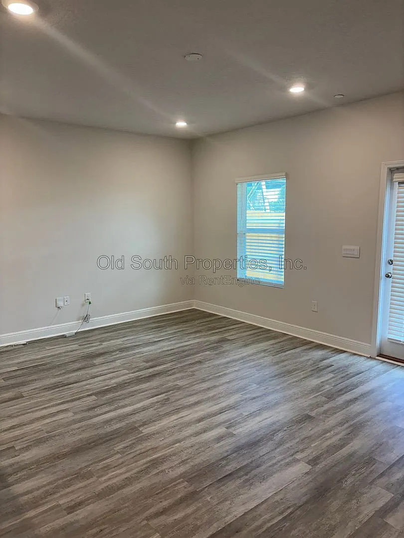 3 bed, 2.5 bath, 1537 sqft, $1,795 — Photo 2