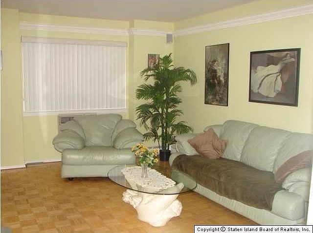 2nd image of 16 Northport Ln