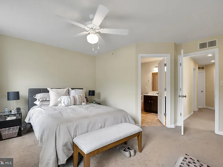 121 High Pointe Dr #38 — Photo 20