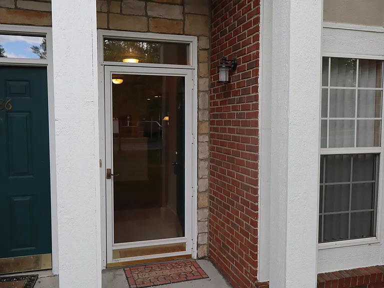 4580 Berkshire Dr — Photo 4
