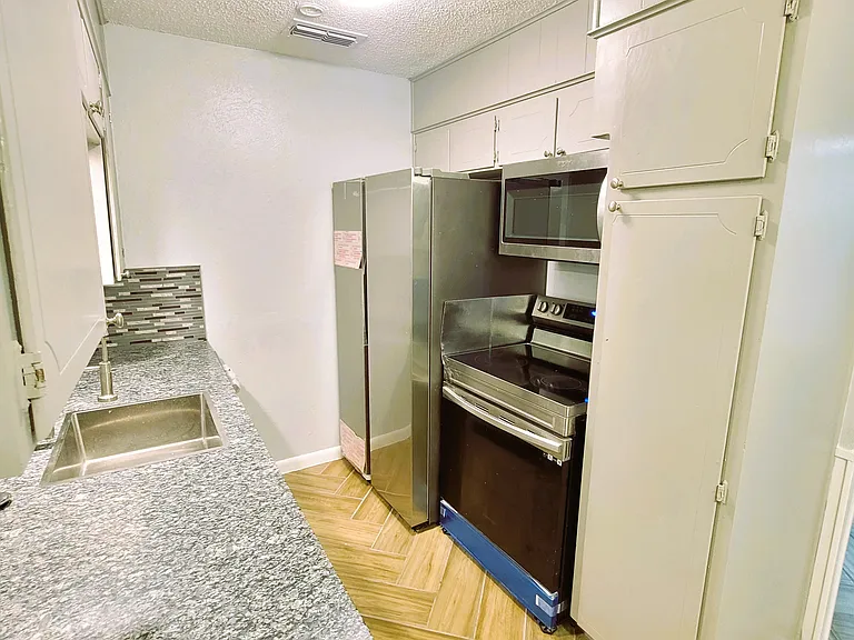 425 N Gilmer St #9 — Photo 3