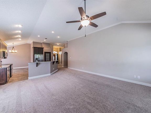5th image of 732 Raven Dr