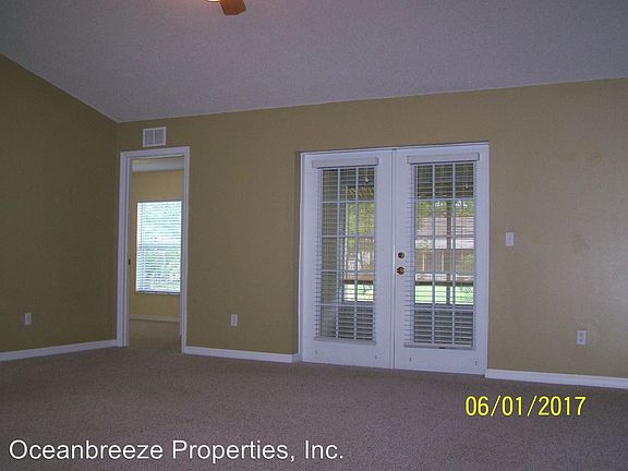 4th image of 2610 Queen Palm Dr