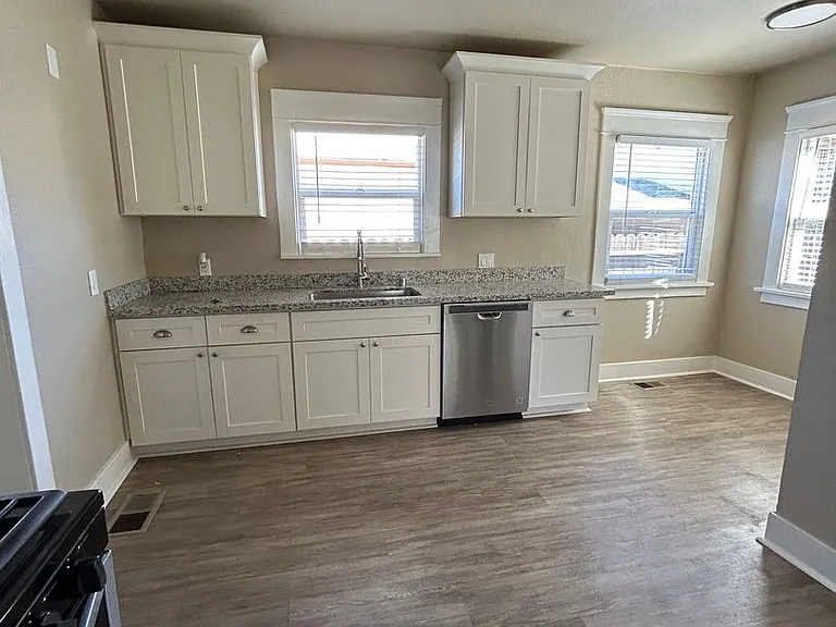 114 De Force Ave — Photo 9