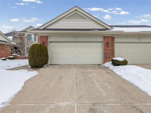 16829 Club Dr #41, Southgate, MI 48195