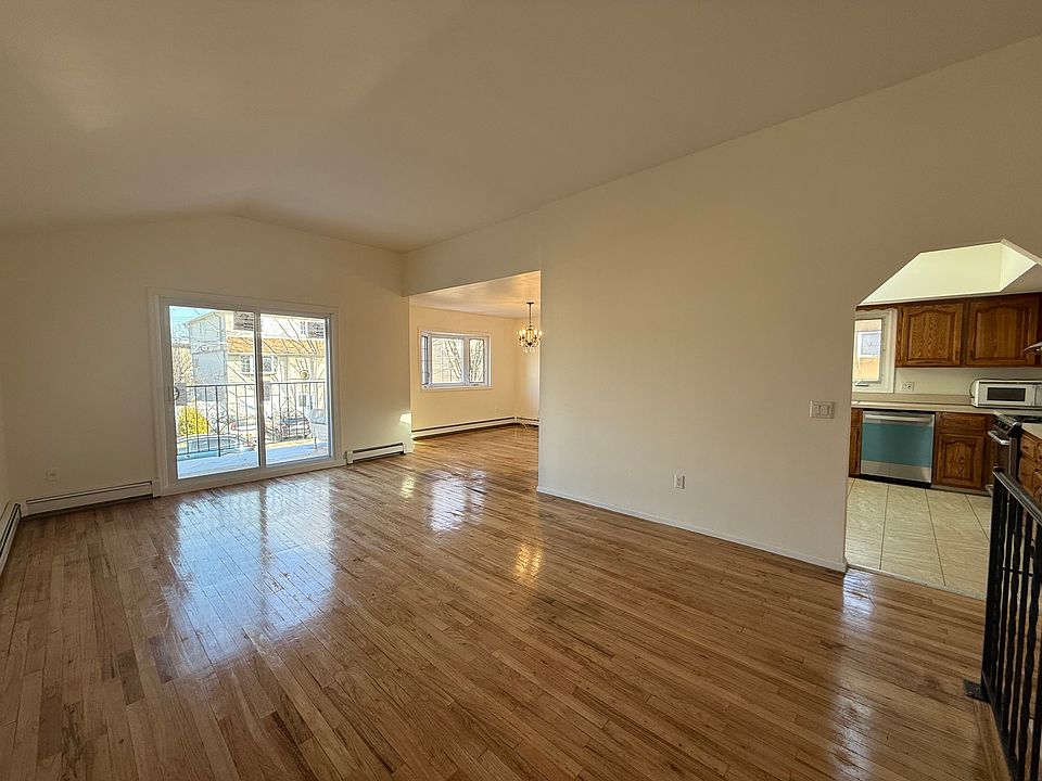 1st image of 316 Dongan Hills Ave Floor 2
