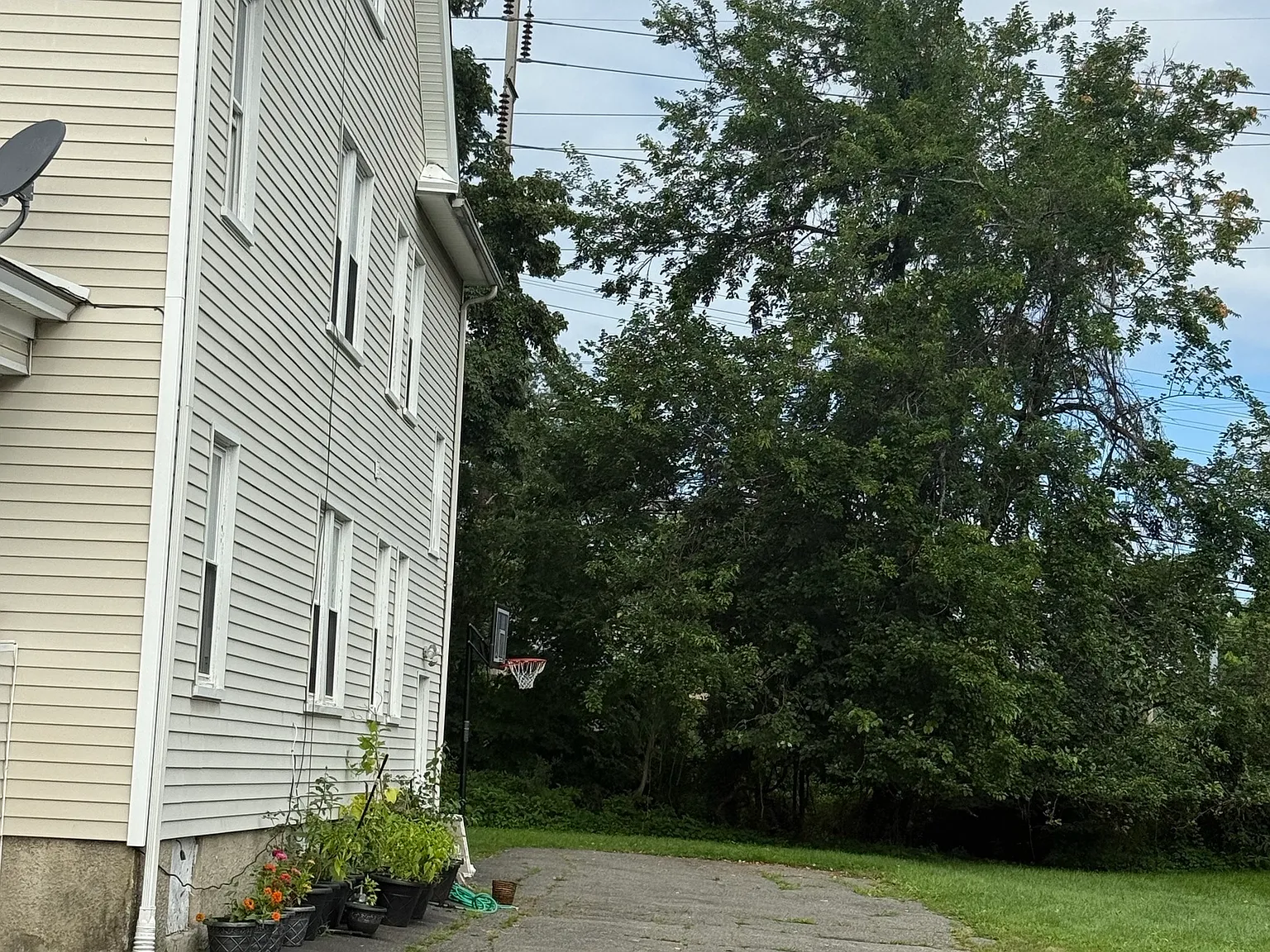 2 bed, 1.0 bath, 1104 sqft, $2,400 — Photo 2