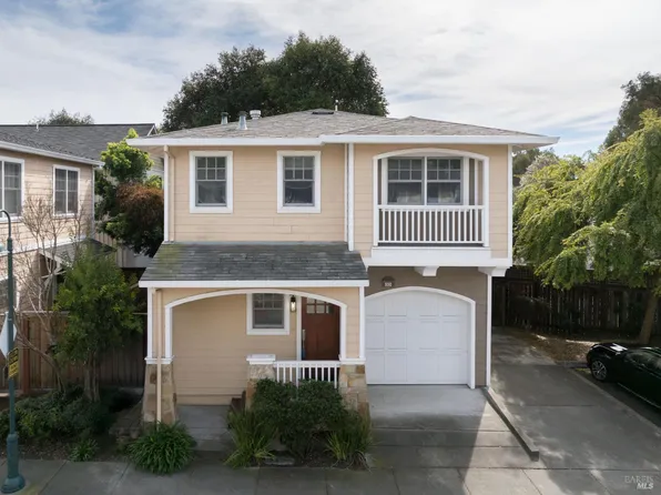 930 Martin Circle, Petaluma, CA 94952