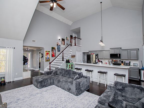 5th image of 3158 Sweetbriar Dr