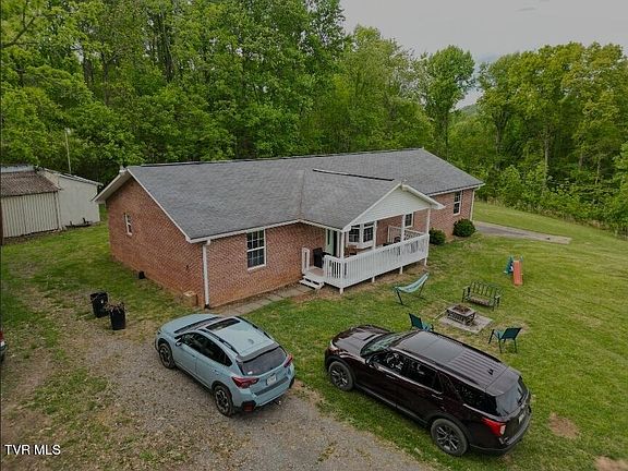 3rd image of 21426 Darlington Dr