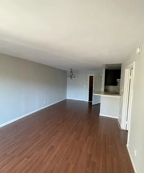 320 S Ardmore Ave #209 — Photo 7