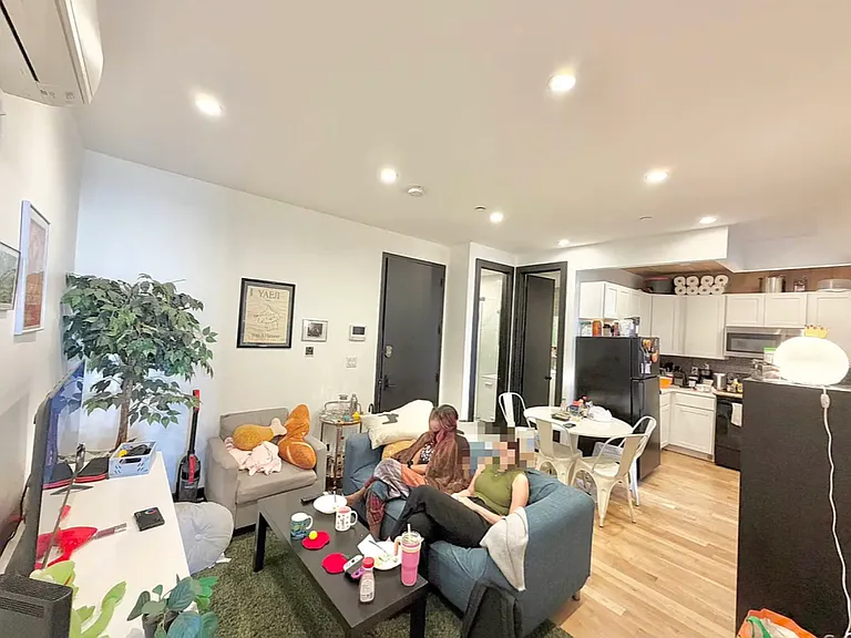 172 Suydam St #4L — Photo 1
