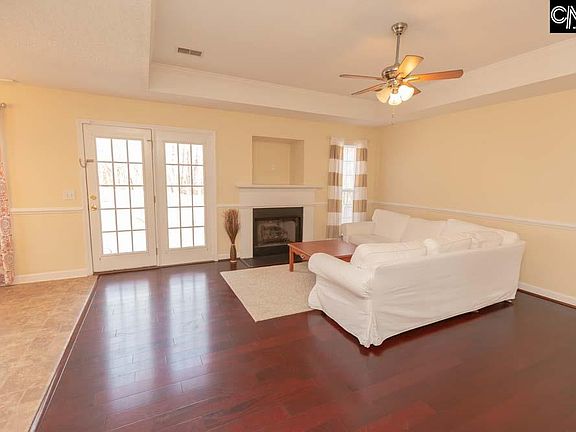 3rd image of 328 Oak Creek Cir