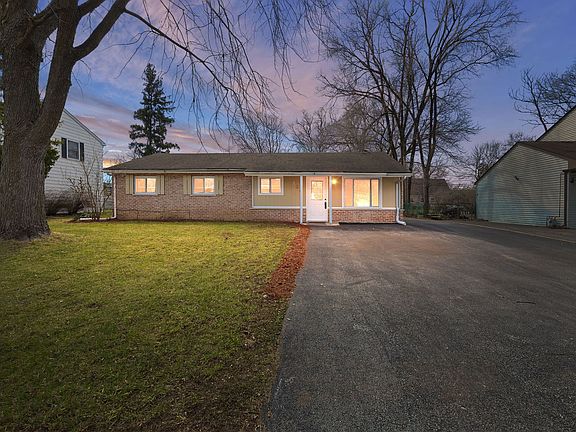 3rd image of 533 Redwood Rd