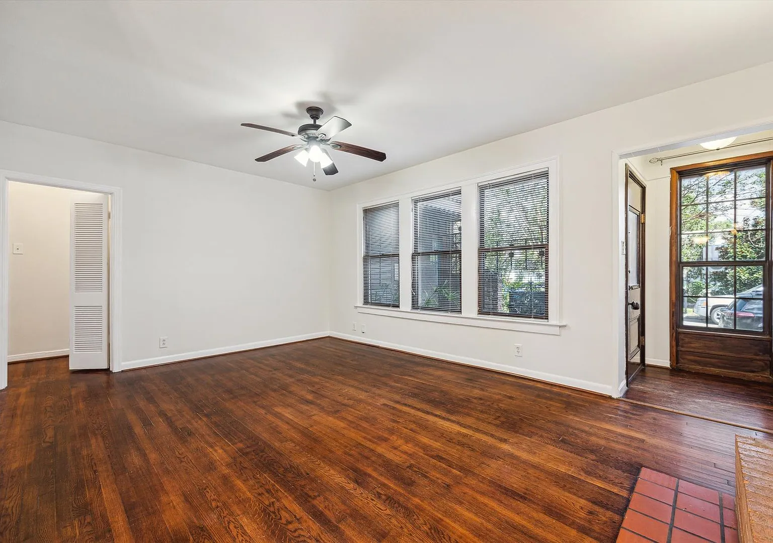 3716 Yupon — Photo 3