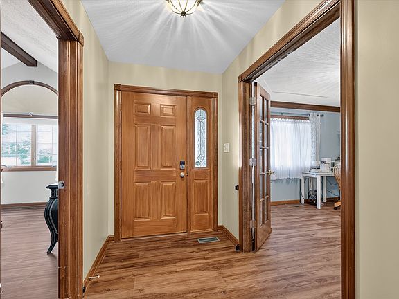 3rd image of 1323 Park Meadow Dr