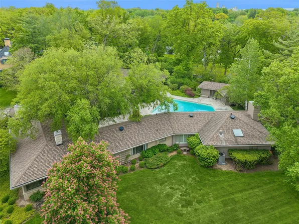 465 Foster Dr, Des Moines, IA 50312
