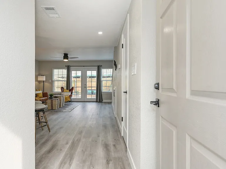 5608 Hillsdale Blvd #C — Photo 34