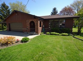 6048 S 36th St, Greenfield, WI 53221