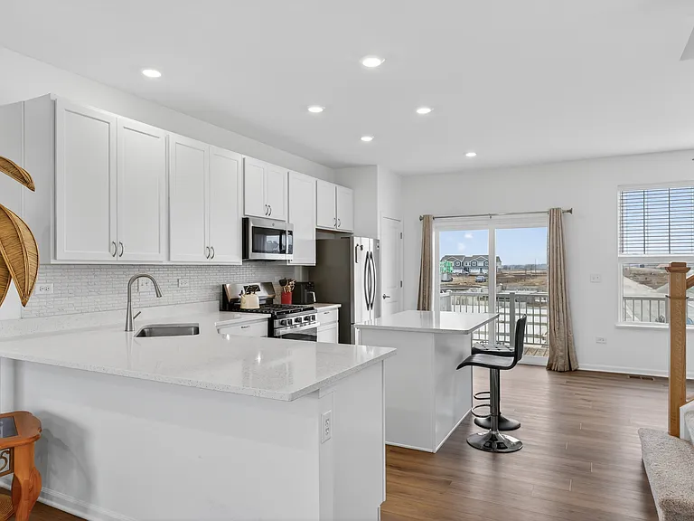 25631 W Wakefield Dr — Photo 4