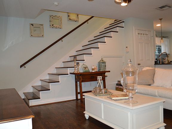 3rd image of 4750A Bradford Dr