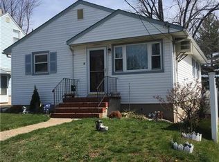 66 Strawberry Hill Ave, Woodbridge, NJ 07095