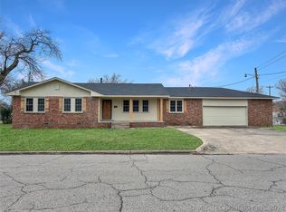 611 W Delaware St, Tahlequah, OK 74464