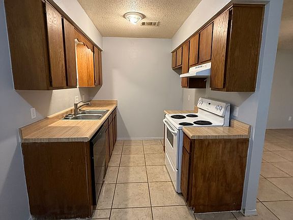 4th image of 2609 S 16th St #2611