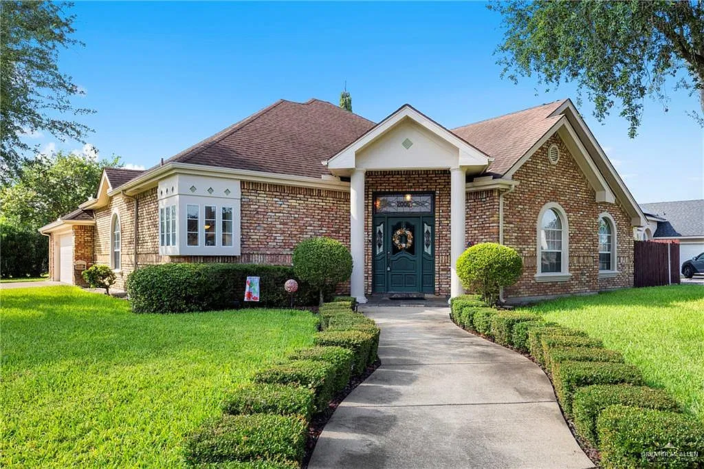 3 bed, 2.5 bath, 2011 sqft, $2,100 — Photo 1