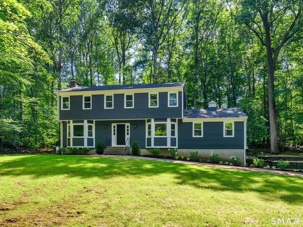 10 Leopard Drive, Newtown, CT 06482