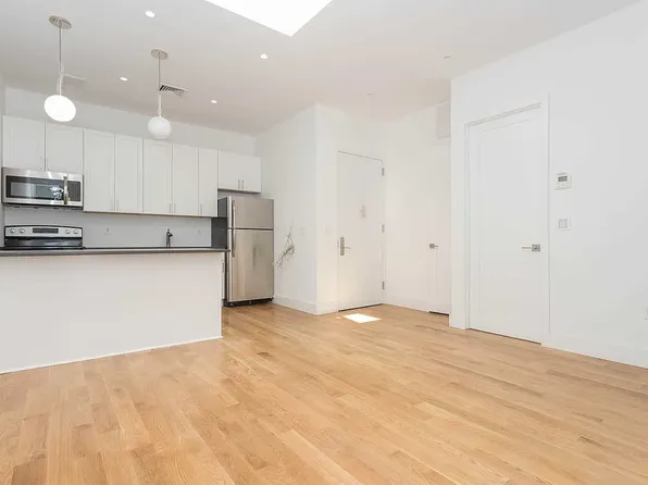 9 Grant Avenue image 3 of 11