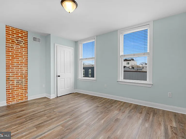 1201 Union Ave — Photo 4