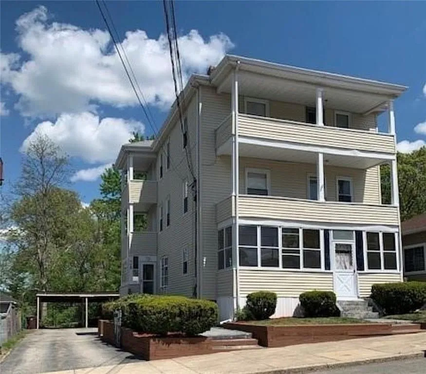2 bed, 1.0 bath, 936 sqft, $1,750 — Photo 1