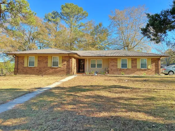 1503 Continental Dr, Dothan, AL 36301