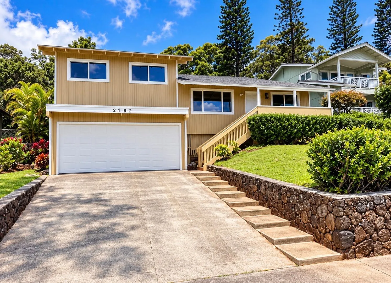 Beautiful Fully Renovated 5-Bedroom Home with Ocean Views — Photo 1