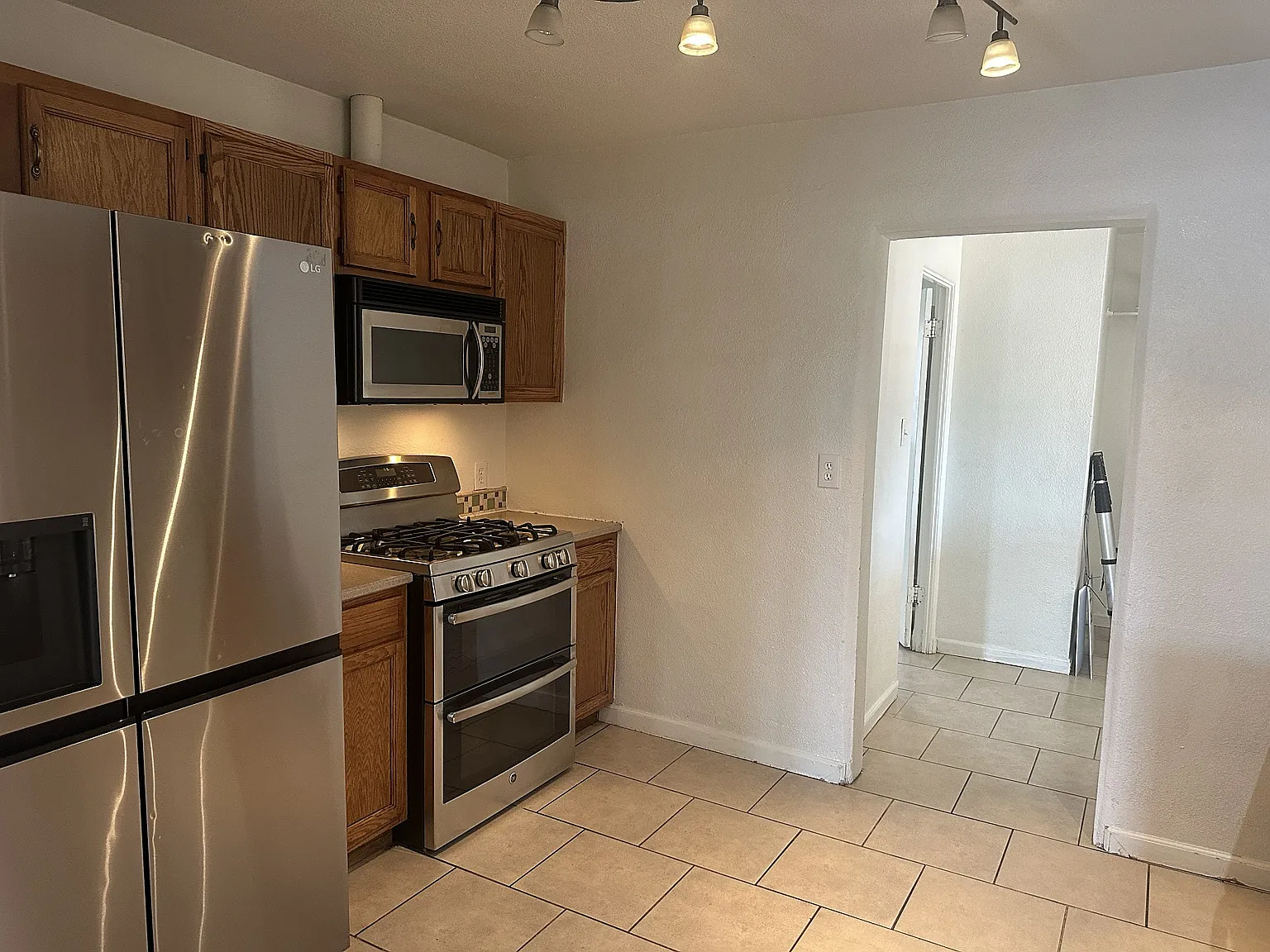 2037 N 21st Pl — Photo 4