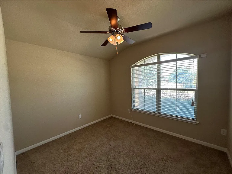 1919 Mexia Dr — Photo 10