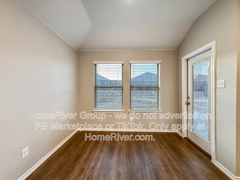3 bed, 2.0 bath, 1310 sqft, $1,845 — Photo 4