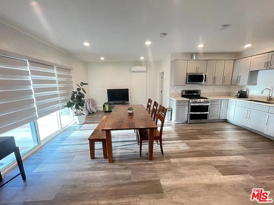 Studio, 1.0 bath, 450 sqft, $2,350 — Photo 3
