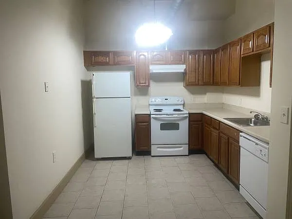 Building Photo - 937 Broadway St #206