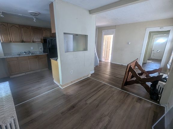 2nd image of 10 Vine St