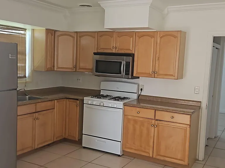 2438 Thomas St #REAR — Photo 1