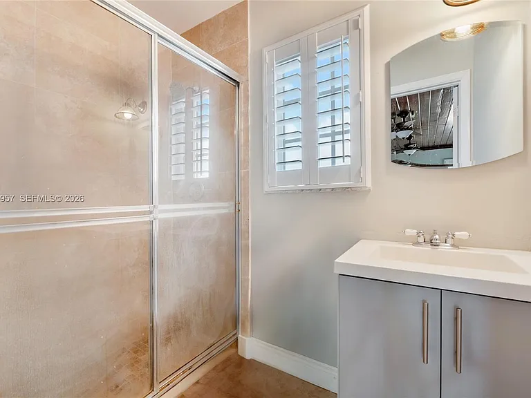 1110 Pizarro St — Photo 13