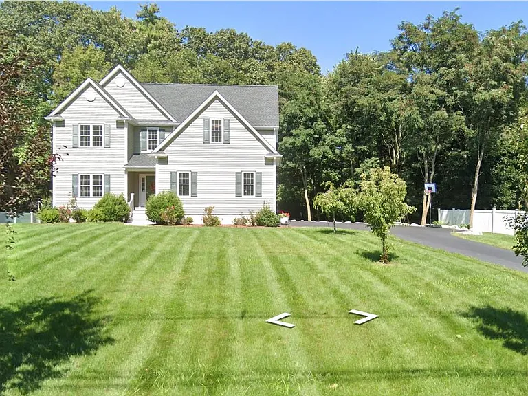 250 Willow St — Photo 1