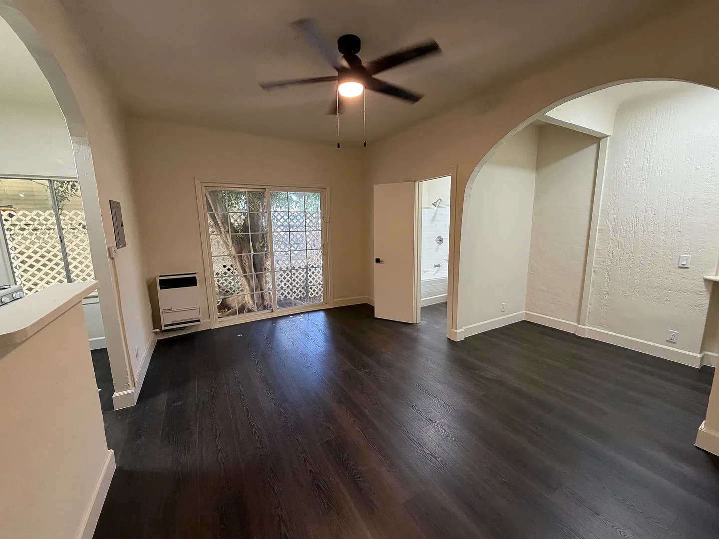 1102 S. Mariposa Ave — Photo 1