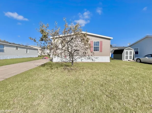 3667 Falcons Nest, White Lake, MI 48383