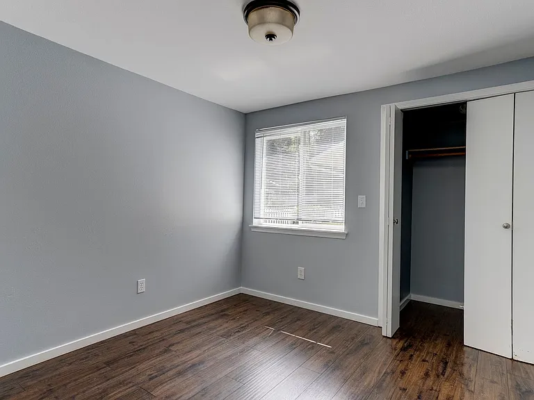 Recently Updated 2-bedroom Cottage — Photo 10